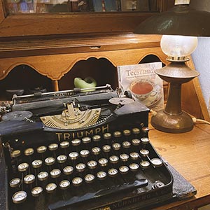 Buchsalon Schreibmaschine